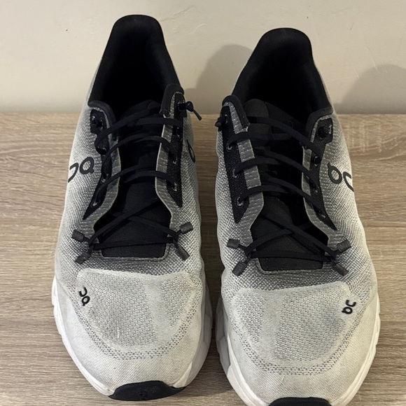 On Running Men's Black and White Athletic Shoes - Picture 5 of 7